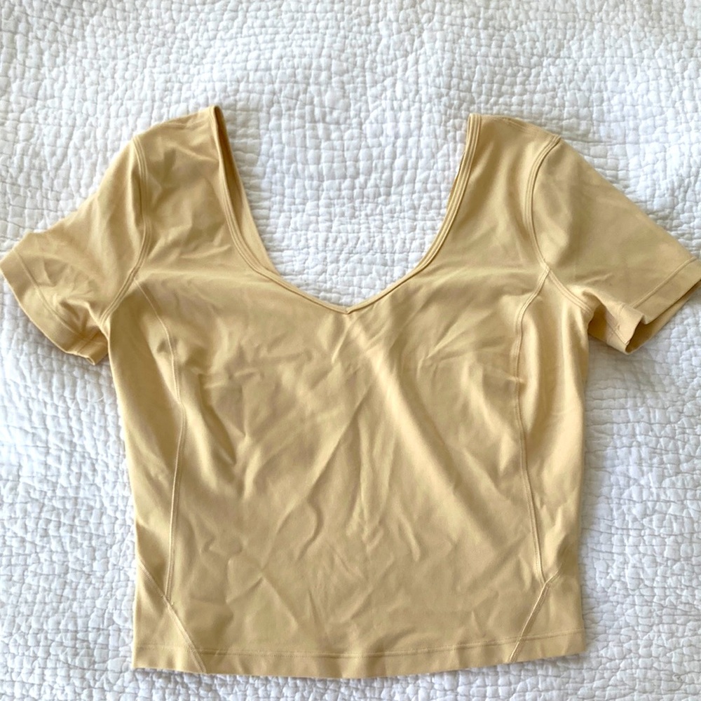 Lululemon Align Tee NWOT Size 6, Yellow nudish color